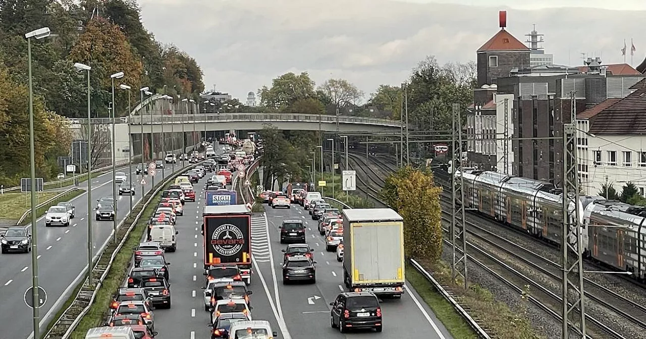 Vorsicht auf dem Ostwestfalendamm: Sperrung und Stau nach schwerem Unfall