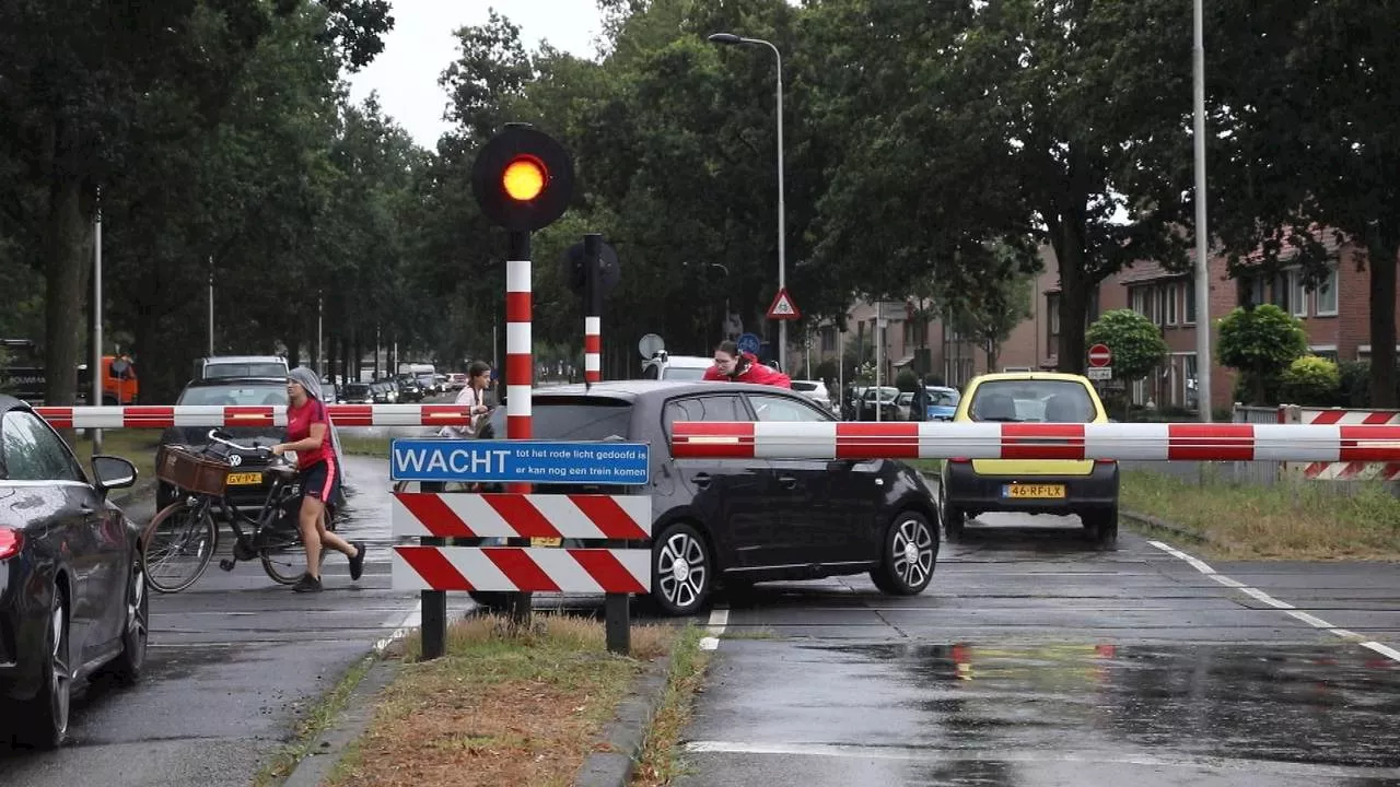 Hier in Brabant kan je geflitst worden als je tussen de spoorbomen glipt