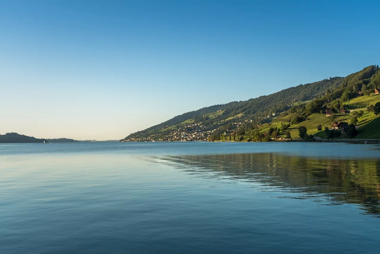 Zuger Polizei: Zugersee – Einladung zur Schiffsbergung