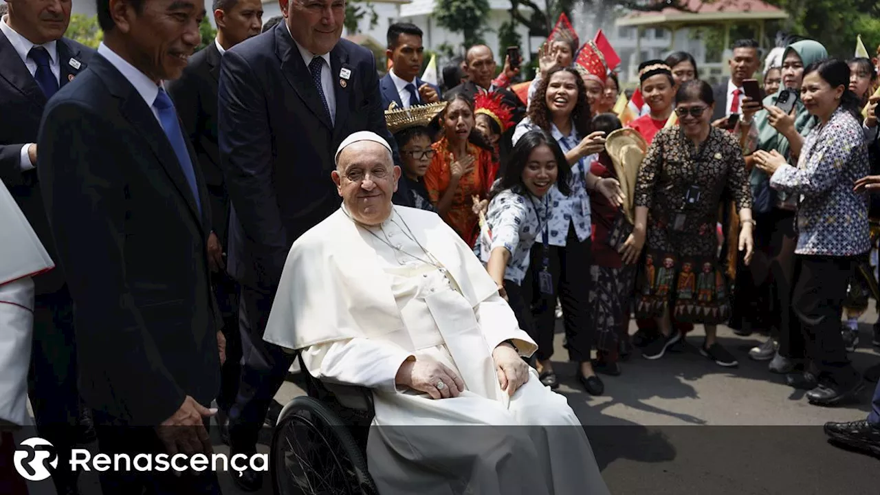 Francisco em Jacarta contrapõe a fraternidade aos extremismos