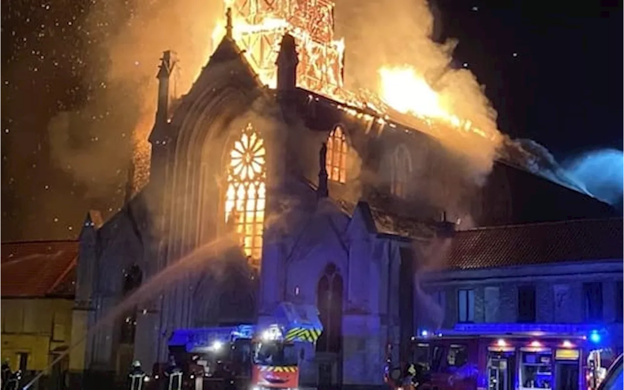 Francia, incendio distrugge storica chiesa di Saint Omer