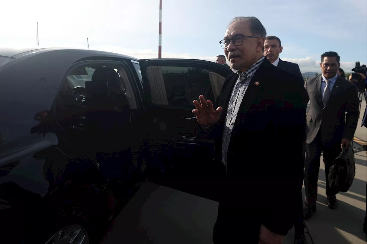 Anwar arrives in Vladivostok for two-day working visit