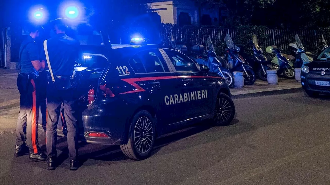 Botte e morsi alla compagna segregata in casa: arrestato