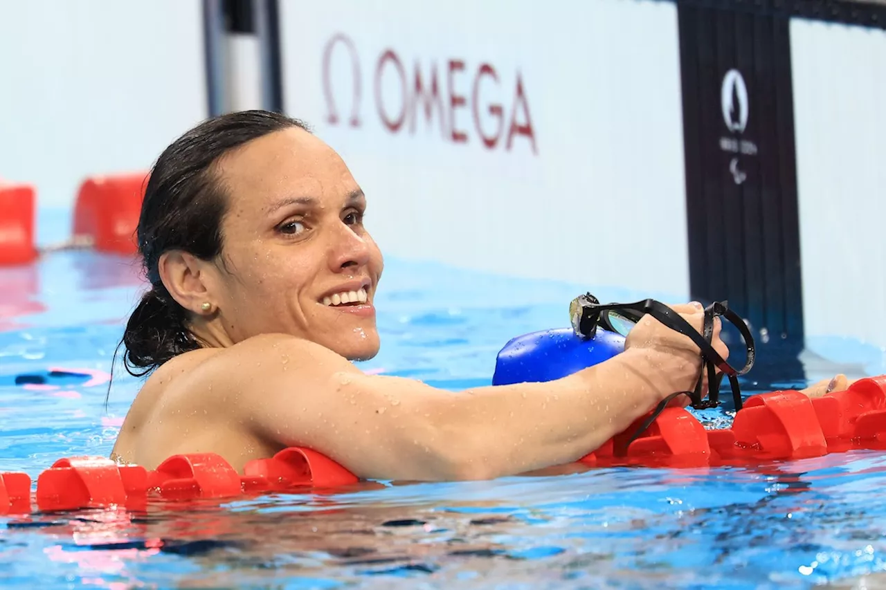 Nadadora Carol Santiago conquista 6º ouro paralímpico