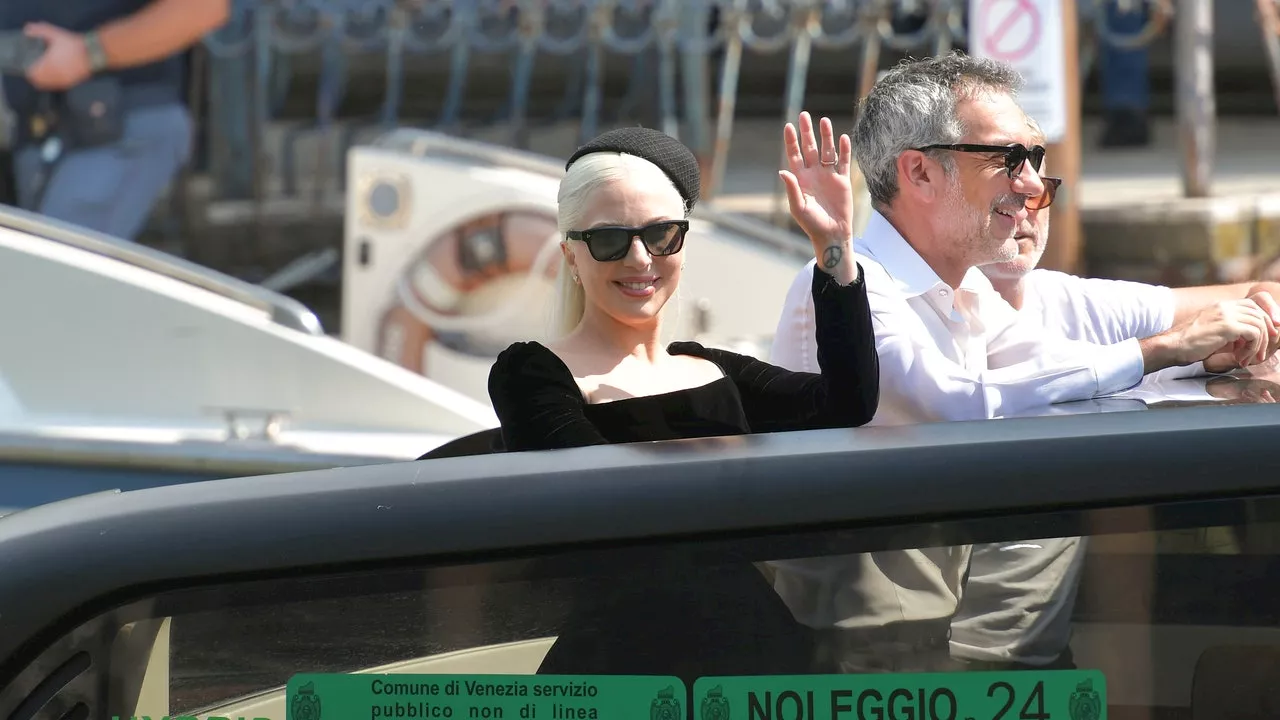 Tutti pazzi per Lady Gaga: la giornata da diva al Festival di Venezia