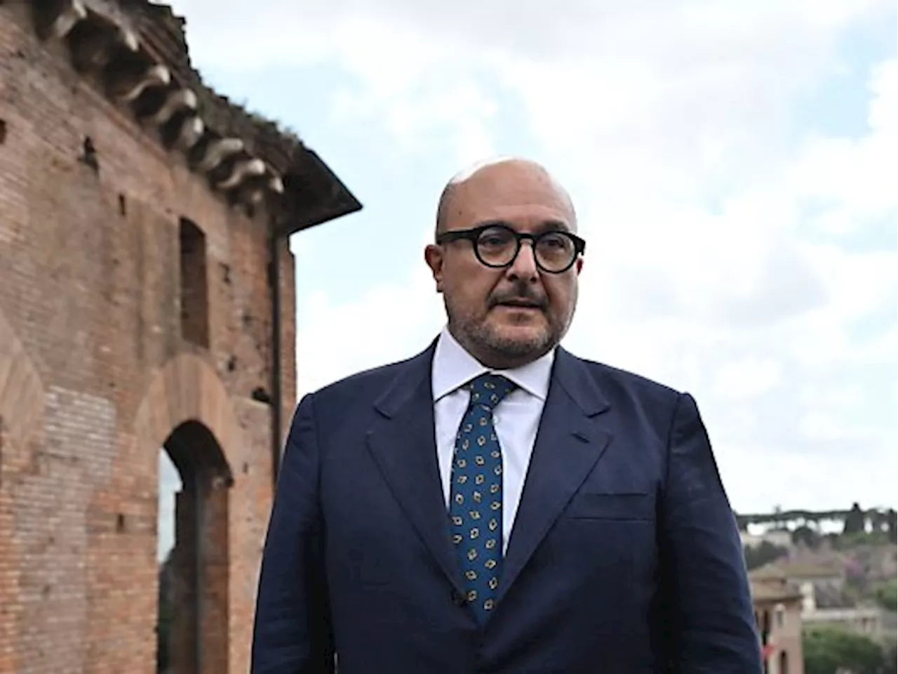 Italiens Kulturminister gibt Beziehung zu Influencerin zu