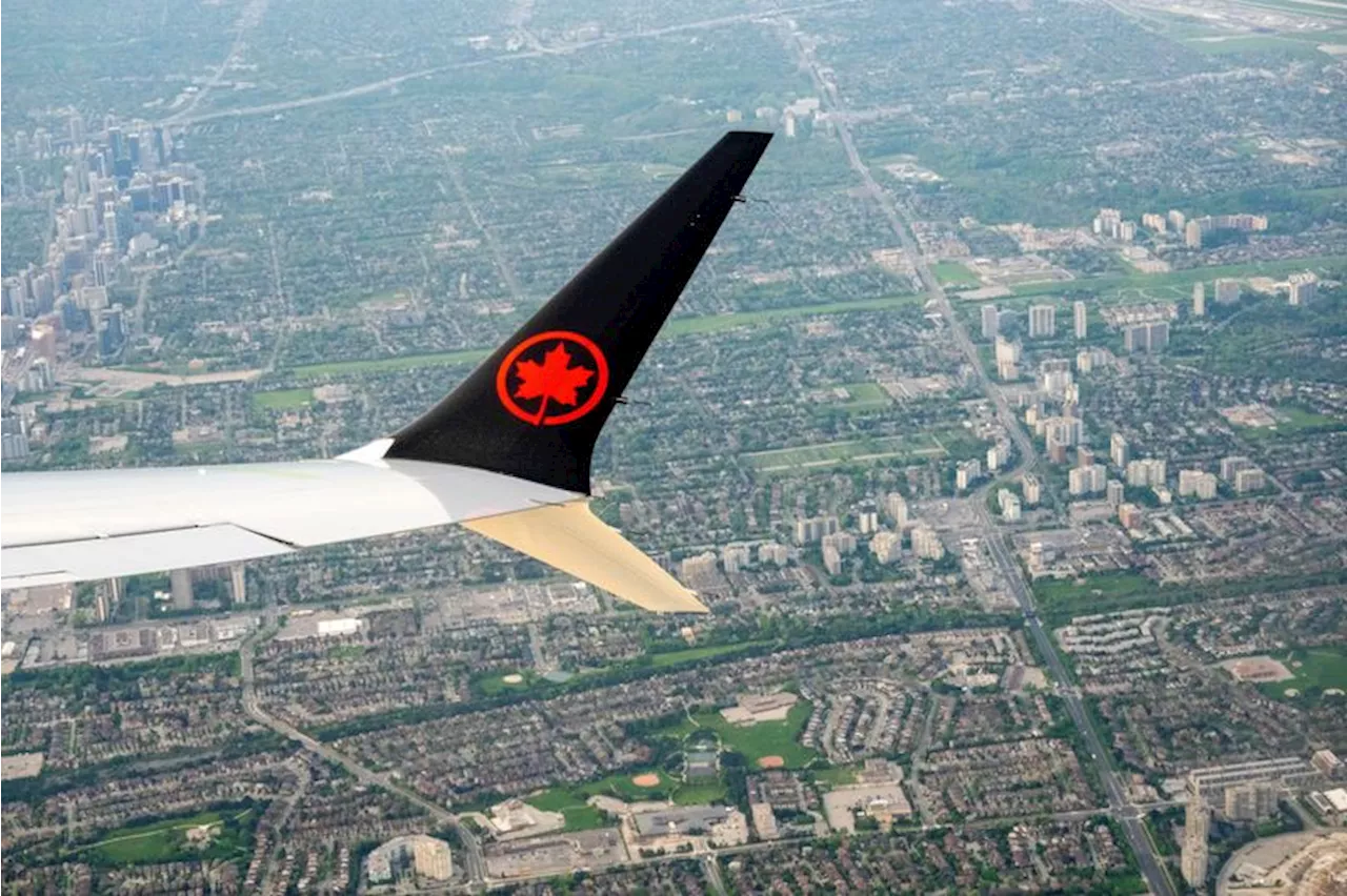 Air Canada offers pilots a 30% pay hike, Bloomberg News reports