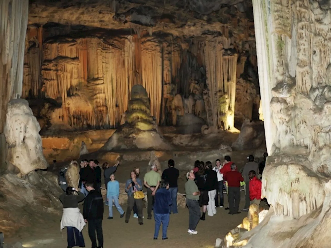 A Cango Caves Tour Guide Wows Visitors With Breathtaking Opera Performance [Video]