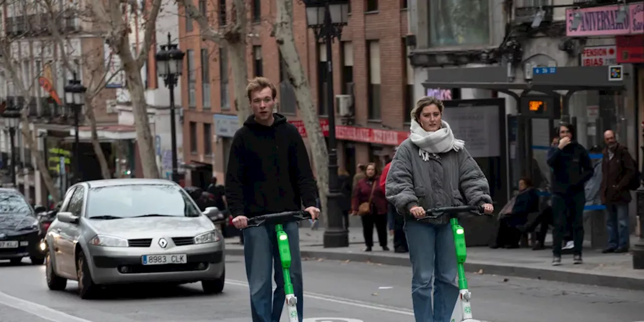 Almeida expulsa de Madrid a todas las empresas de alquiler de patinetes eléctricos