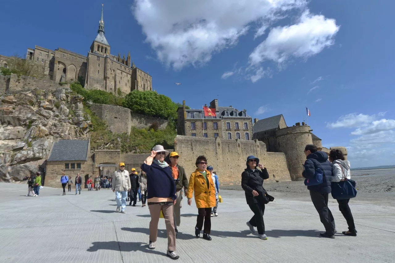 Après une année 2023 exceptionnelle, le Mont-Saint-Michel enregistre une baisse de fréquentation