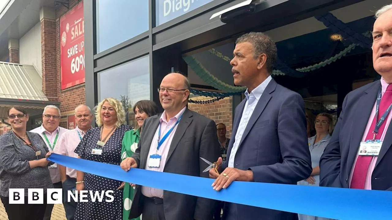 Chris Kamara opens new Wakefield NHS health centre at retail park