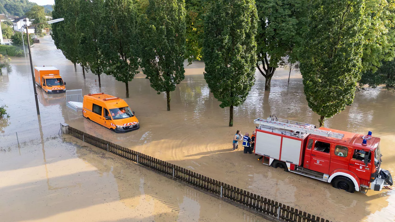 Schwere Unwetter in Bayern: Hier säuft die Feuerwehr ab!