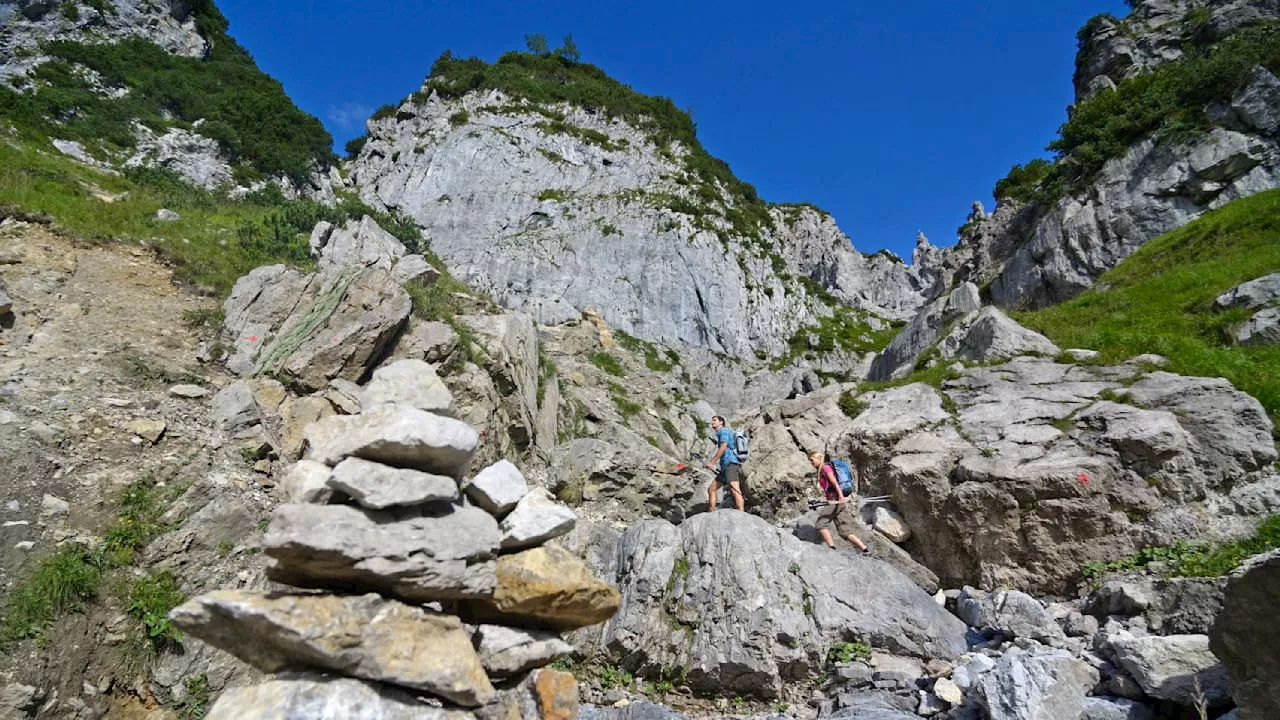 Tirol (Österreich): Deutsche Bergsteigerin (26) stürzt 100 Meter in den Tod