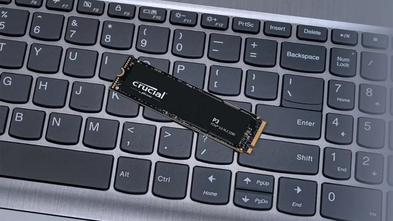 Pour améliorer votre config, on vous conseille ce SSD Crucial noté 8/10 à moins de 100 €