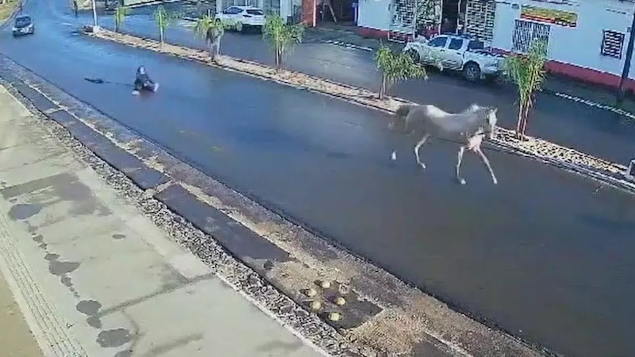 Jovem é arrastada por cavalo no RS; veja vídeo