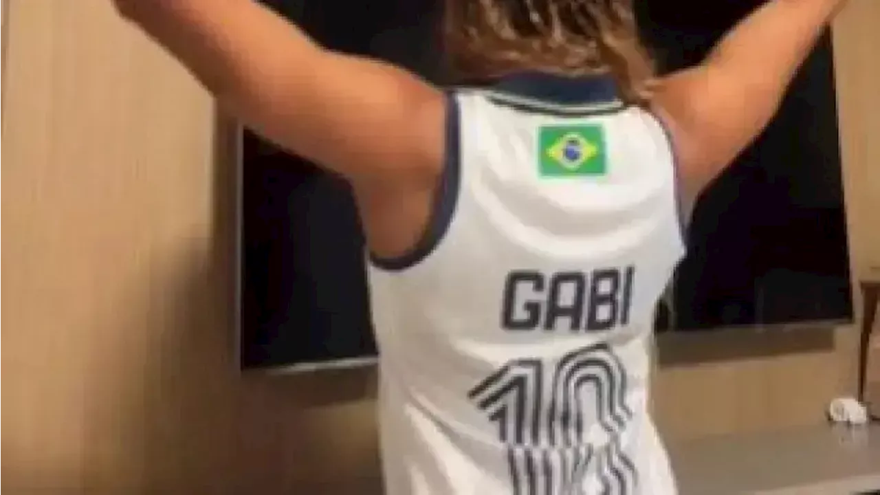 Rebeca Andrade posta vídeo com camisa de Gabi do Vôlei, e web reage