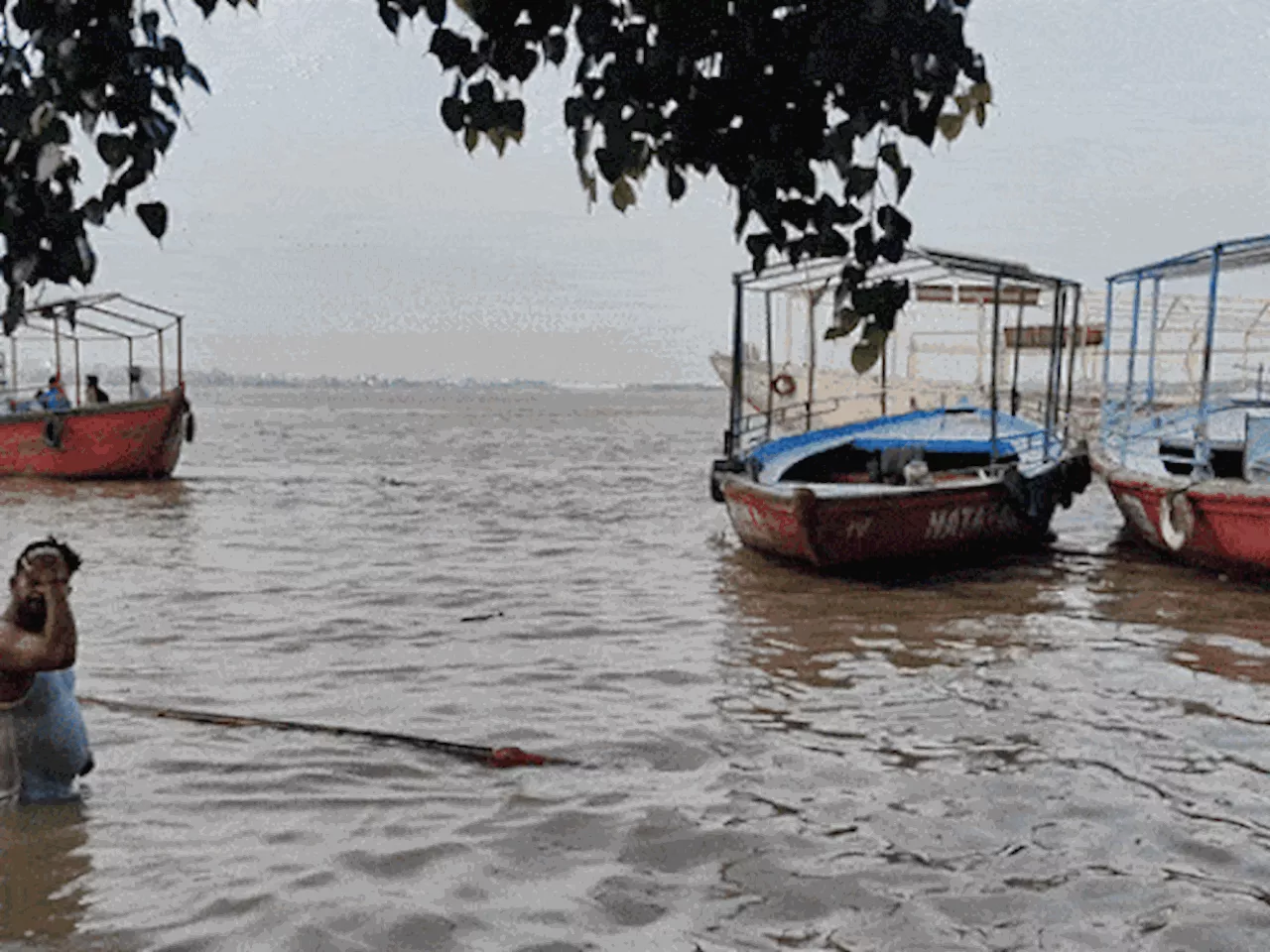 यूपी के 23 जिलों में आज बारिश का अलर्ट: आगरा में सबसे ज्यादा 124 MM पानी बरसा, युवक बह गया; भदोही रहा सबसे ...