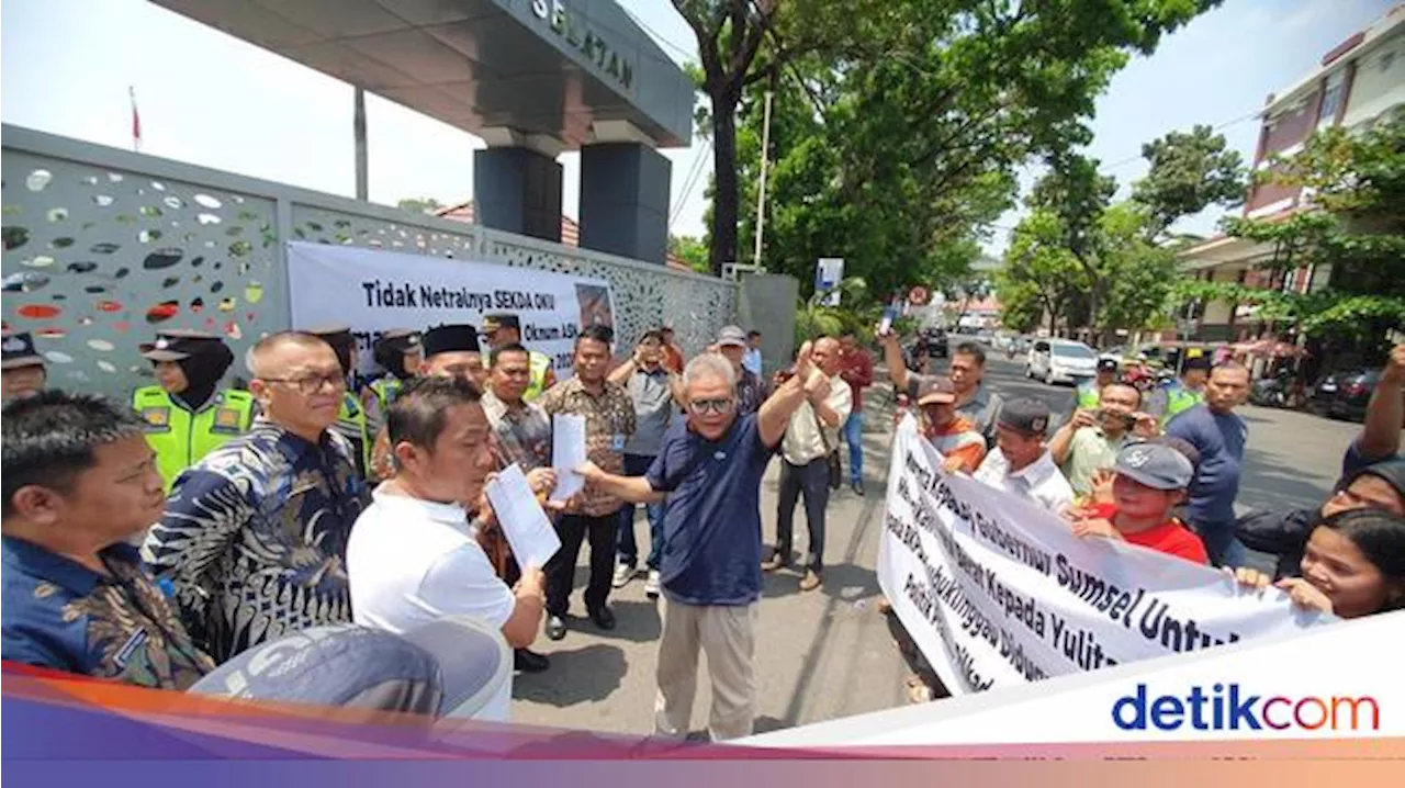 Massa Tuntut Sekda OKU Diberhentikan karena Dianggap Tak Netral di Pilkada