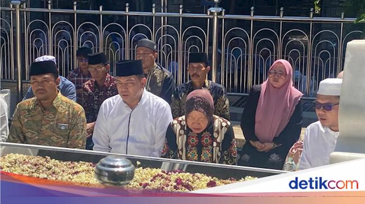 Risma dan Gus Hans Ziarah ke Makam Sunan Ampel Surabaya