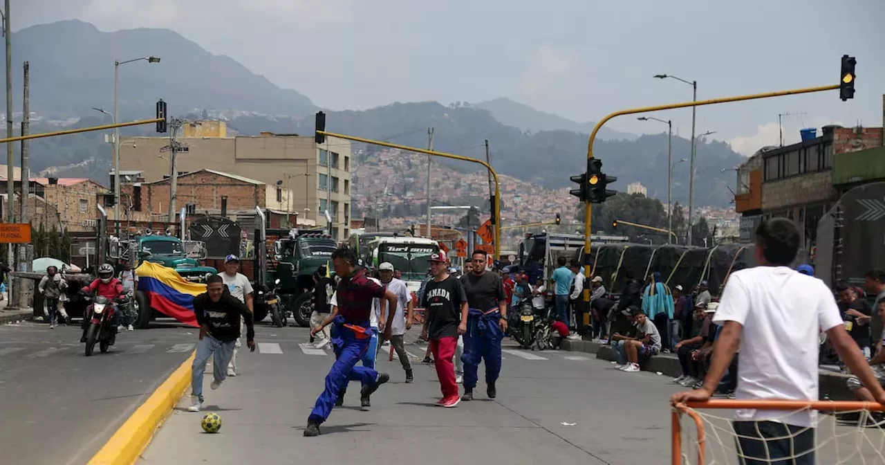 Paro camionero más de 1.800 camiones participan en la manifestación