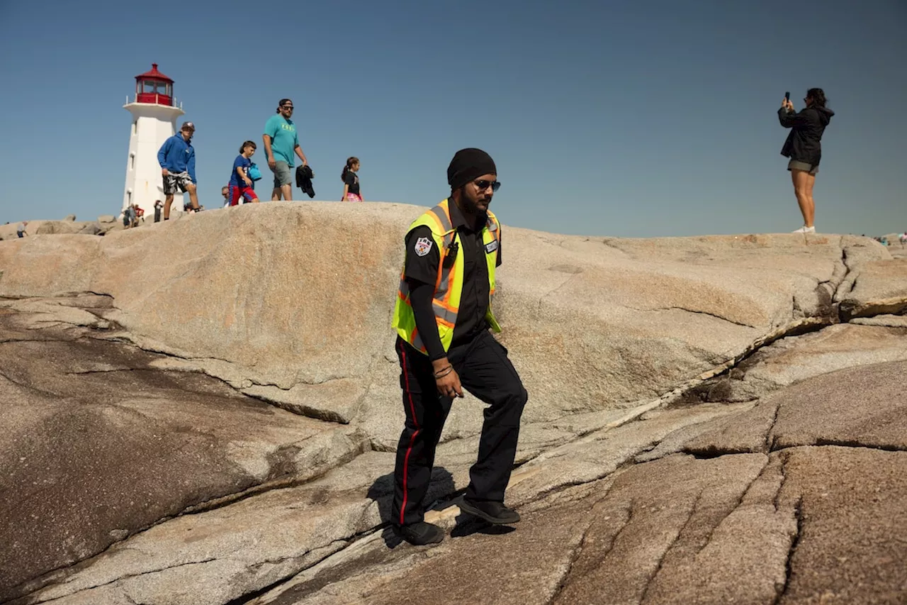 Morning Update: Selfie security at Peggy’s Cove