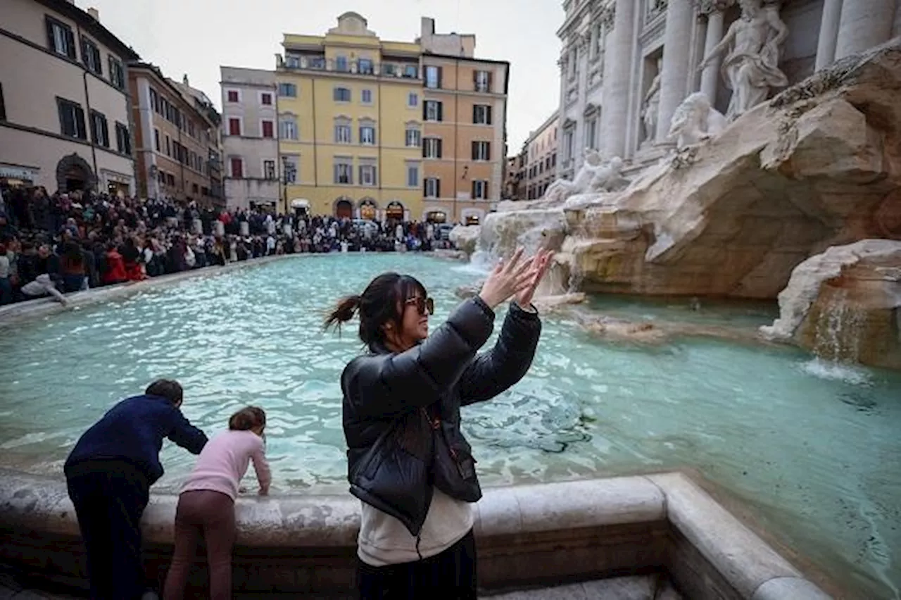 Rome considering limiting tourist access to Trevi Fountain