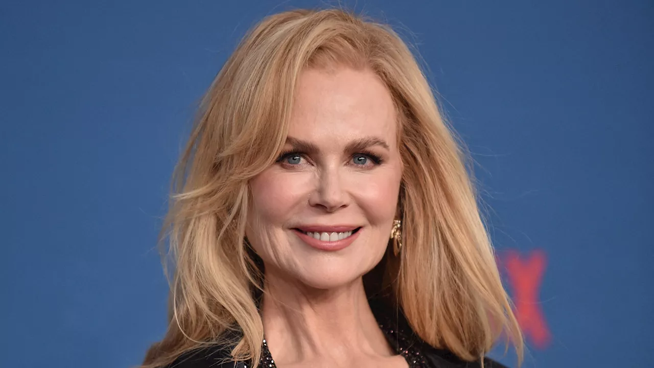 Nicole Kidman (57 ans) ose le décolleté jusqu'au nombril et expose sa poitrine à Hollywood