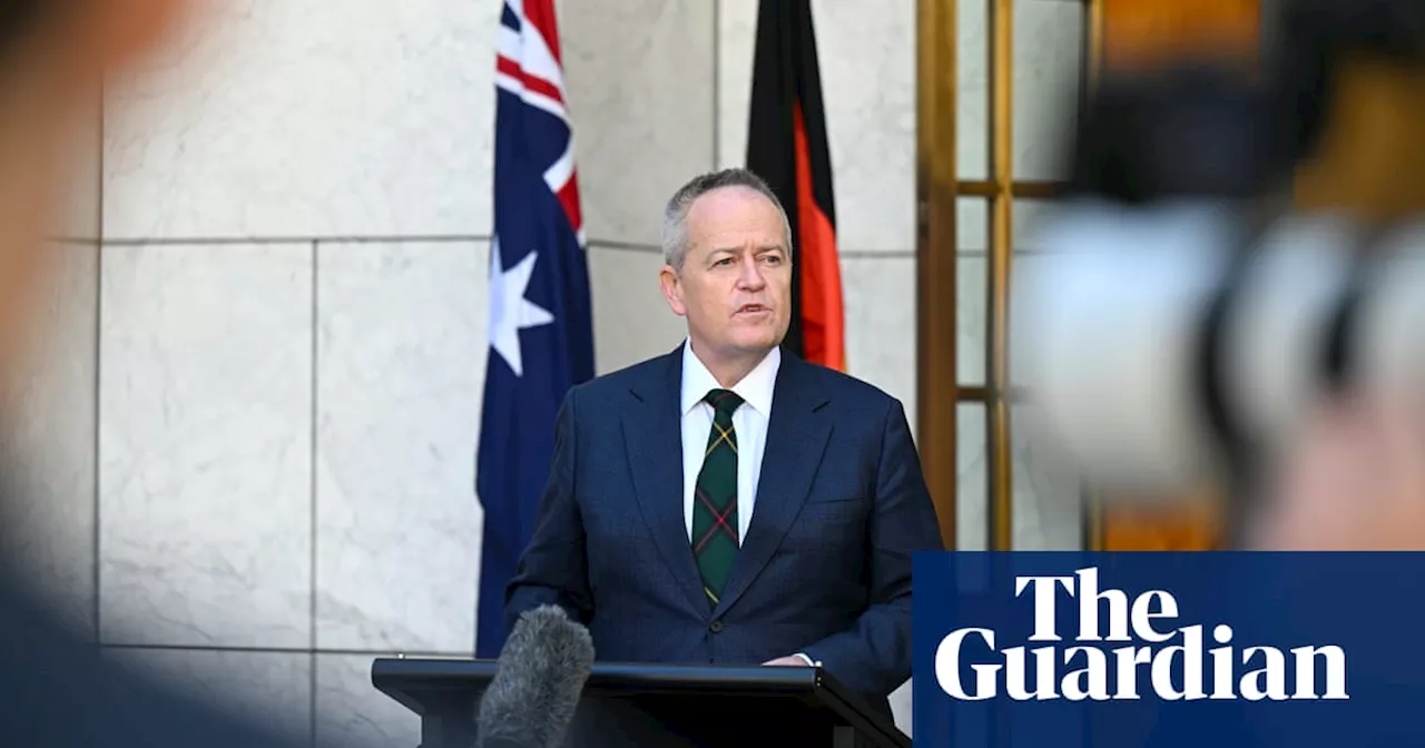 Retiring Shorten channels Sinatra; Harris and Trump agree debate rules; and con artist to star in hit show