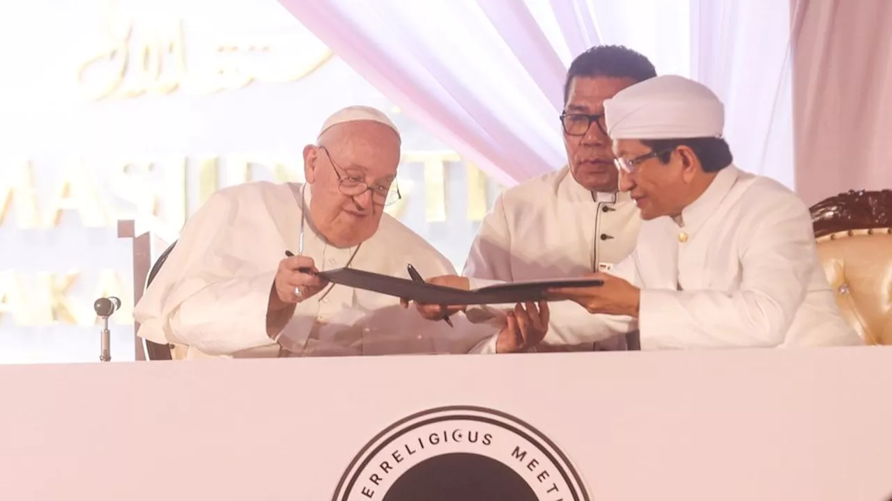 Paus Fransiskus dan Imam Besar Masjid Istiqlal Tandatangani ”Deklarasi Istiqlal'