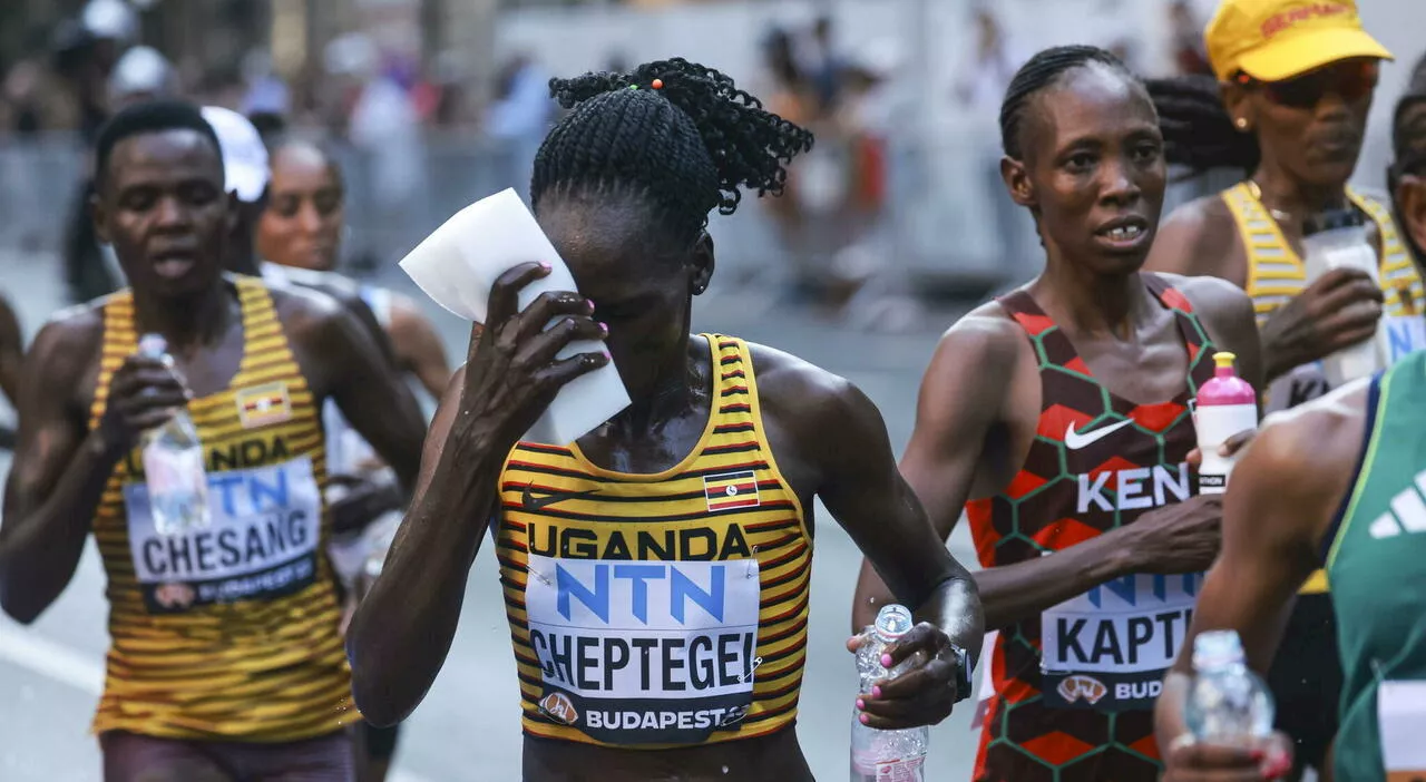 Rebecca Cheptegei, morta la maratoneta ugandese bruciata dal fidanzato: un mese fa aveva gareggiato alle Olimp