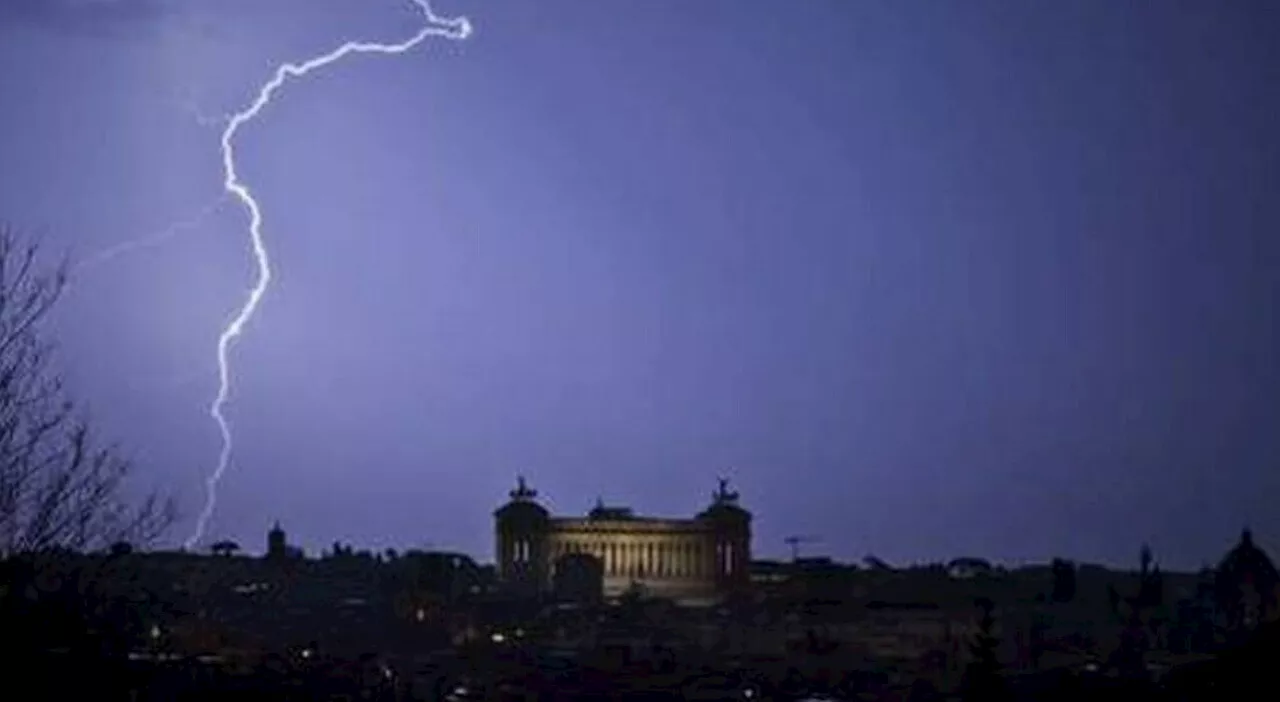 Roma, aumentano i fulmini in città. L'esperto del Cnr: «Ecco come difendersi. La colpa è dell’inquinamento»