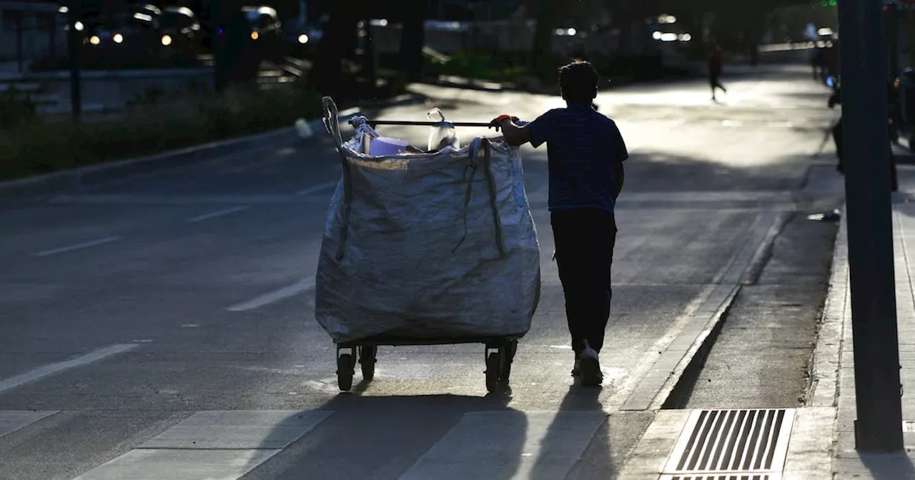 ARGENTINA: la POBREZA alcanzó el 52% en el PRIMER SEMESTRE de 2024, según la UCA