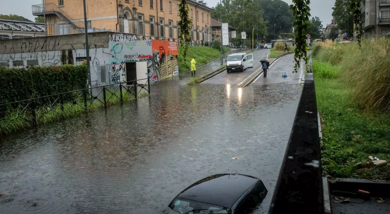 Maltempo a Milano, allagamenti per il nubifragio