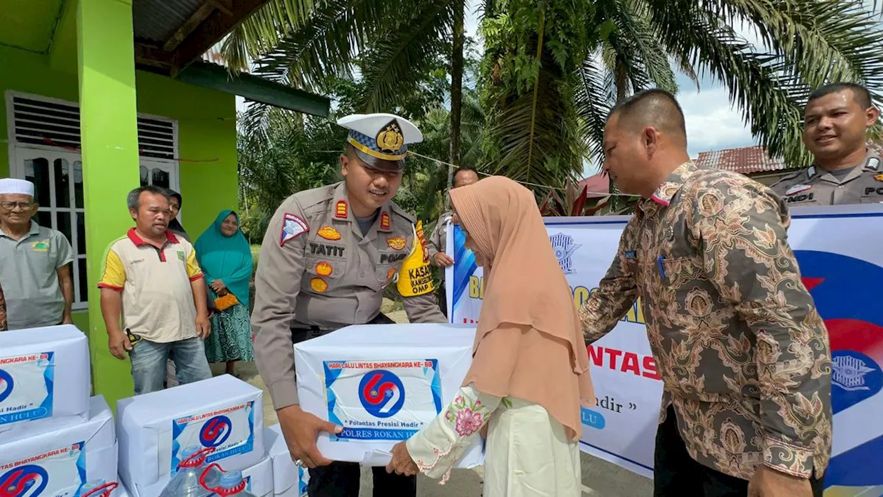 Puluhan Warga Rokan Hulu Terima Bantuan Sembako HUT Lalu Lintas Bhayangkara, Kasat Lantas Titip Pesan Ini