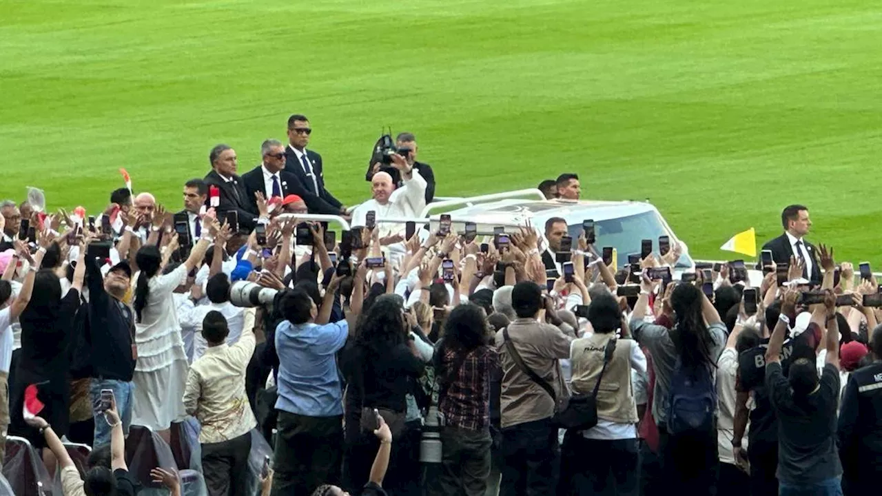 Serba-serbi Misa Akbar Paus Fransiskus di Stadion Utama Gelora Bung Karno