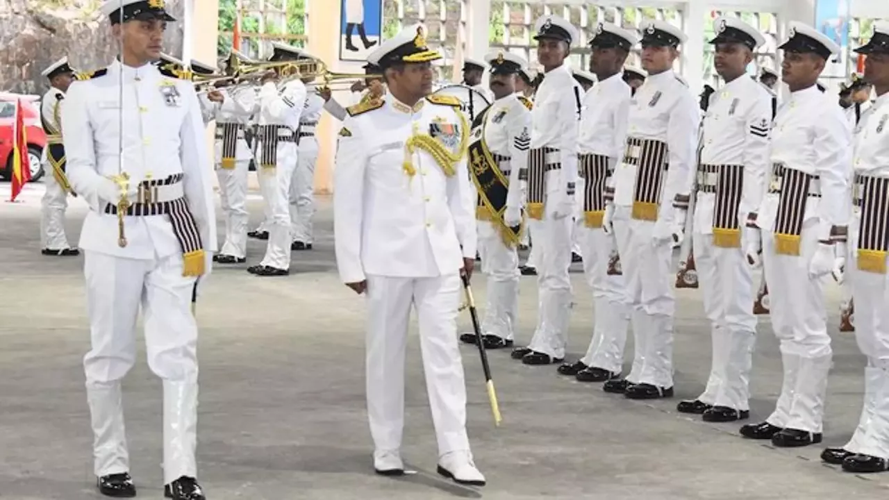 Indian Navy Vacancy 2024: नेवी में सीधा सब लेफ्टिनेंट बनने का मौका, एक साथ तीन ब्रांचों में आई वैकेंसी