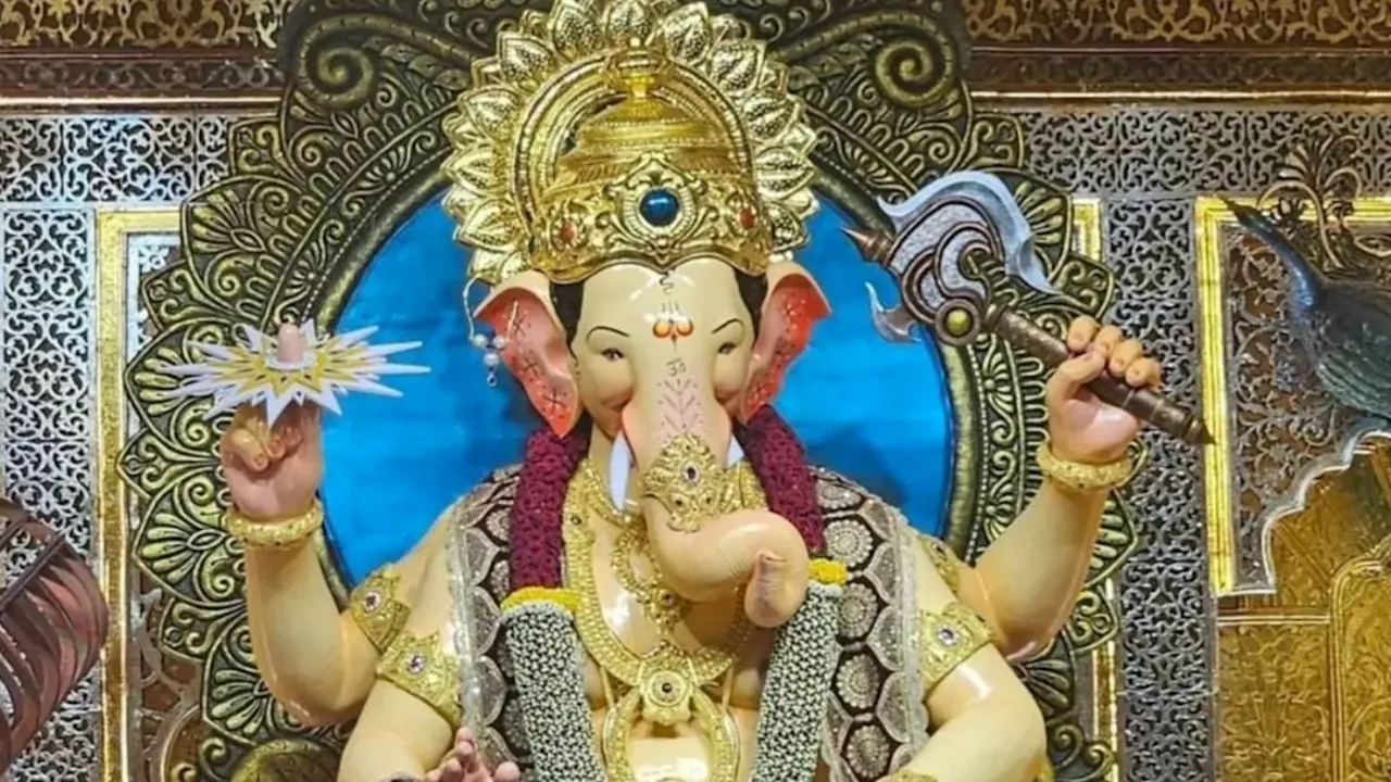 Lalbaugcha Raja 2024 First Look: सामने आई लालबागचा राजा की पहली झलक, तस्वीरों में कीजिए विघ्नहर्ता के दिव्य दर्शन