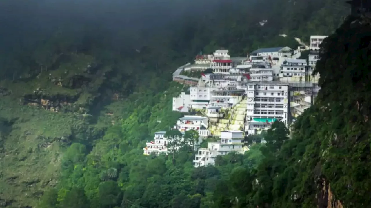 Vaishno Devi Trip : मानसून के मौसम में जा रहे हैं वैष्णो देवी, तो इन बातों का रखें ध्यान...नहीं तो!