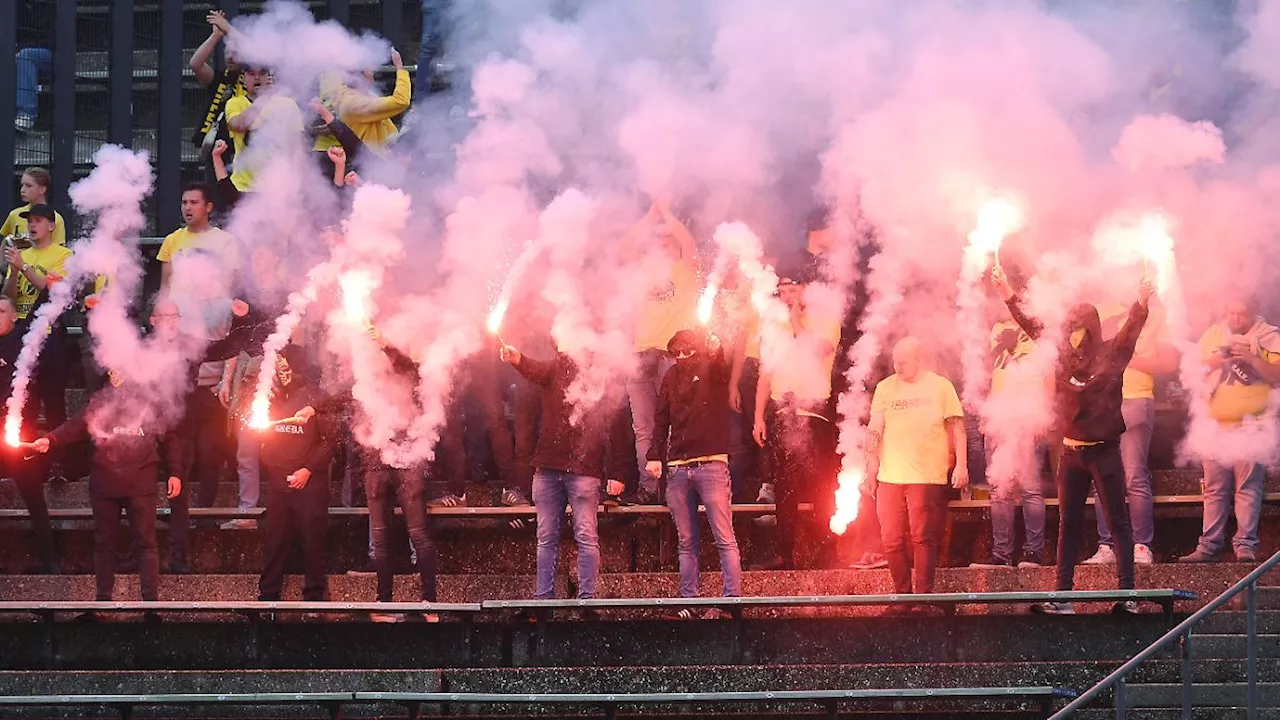 Polizei fassungslos: 300 Fans gehen aufeinander los: Schalke-Test endet mit Massenschlägerei