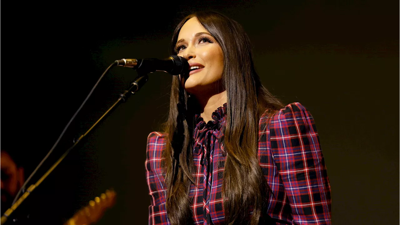 Kacey Musgraves Covers Chappell Roan’s ‘Pink Pony Club’ at U.S. Tour Kickoff