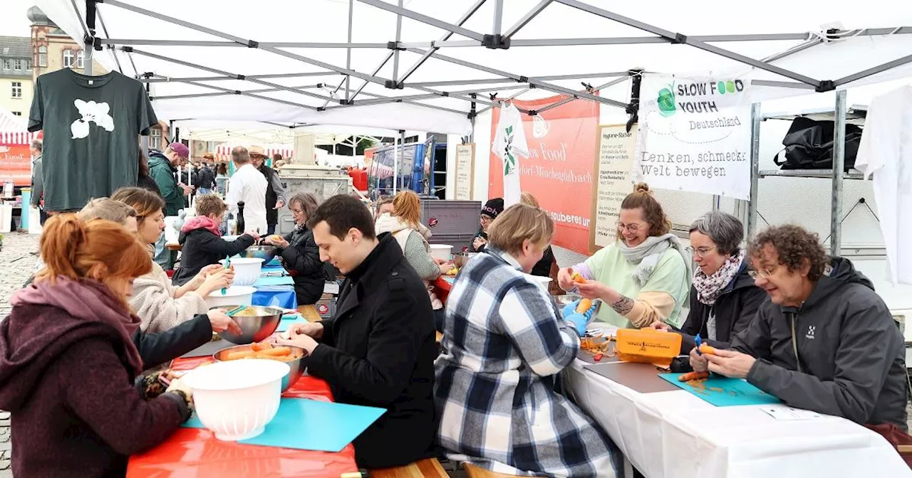 Schnippeldisko in Rheydt: Gemeinsam Lebensmittel retten