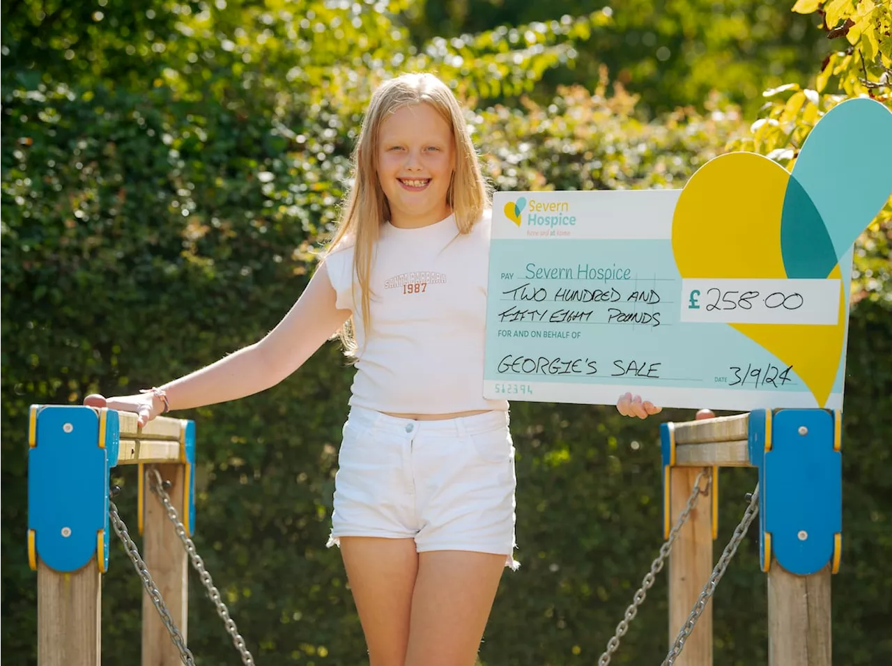 Nine-year-old entrepreneur’s lemonade stand raises over £250 for hospice charity