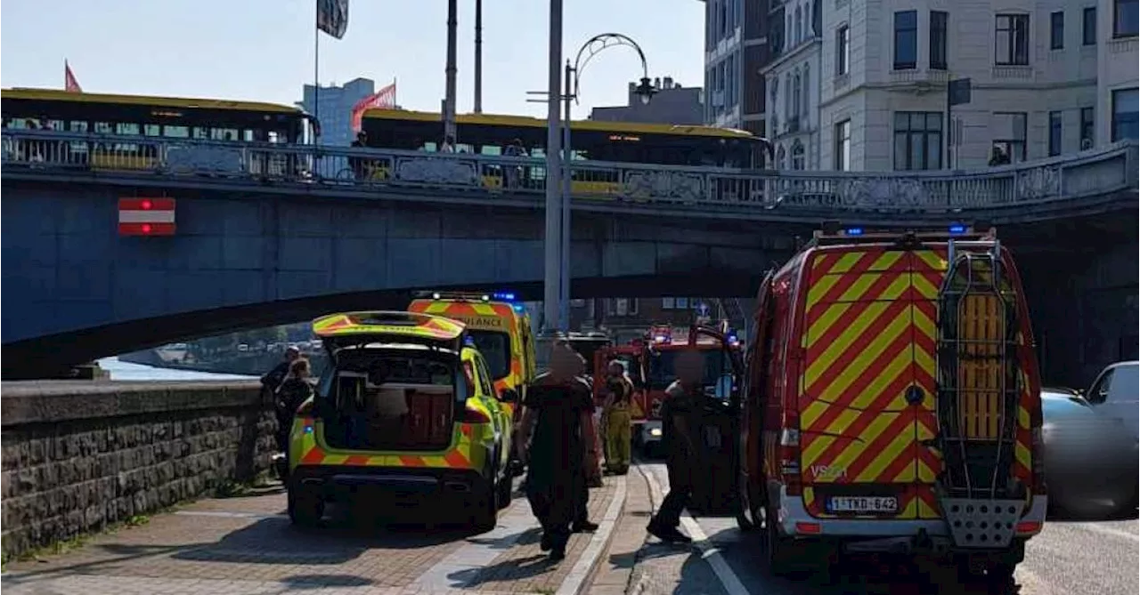 Une personne tombée dans la Meuse à Liège a été repêchée par les pompiers