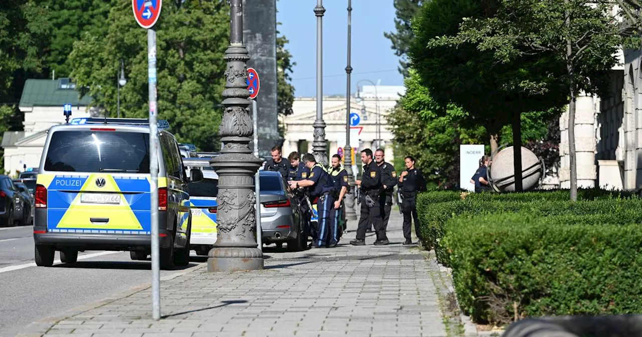 Berichte über Schüsse in München: Verdächtige Person von Polizei niedergeschossen