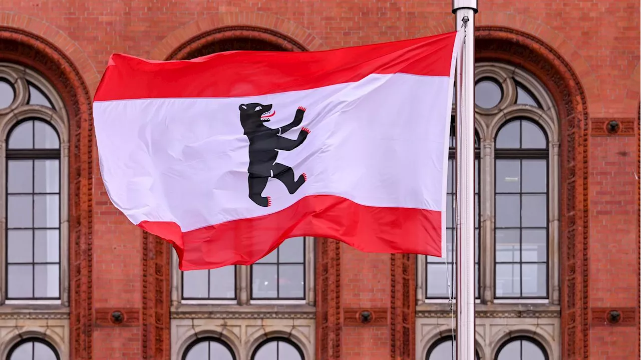 Umstrittener Song: Hoffest im Roten Rathaus: „L'amour toujours“ sorgt für Ärger