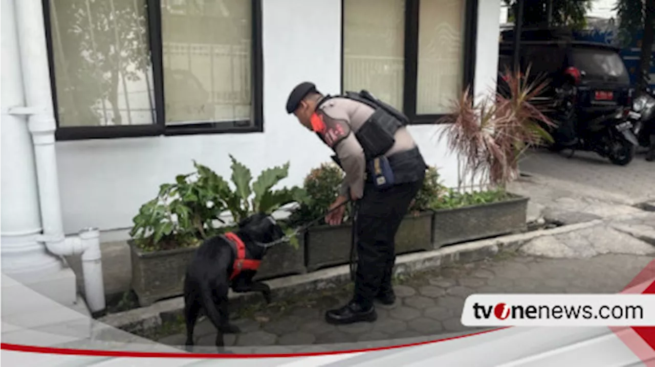 Anjing K9 Sterilkan Gedung KPU dan Bawaslu Menjelang Pilkada di Kota Malang