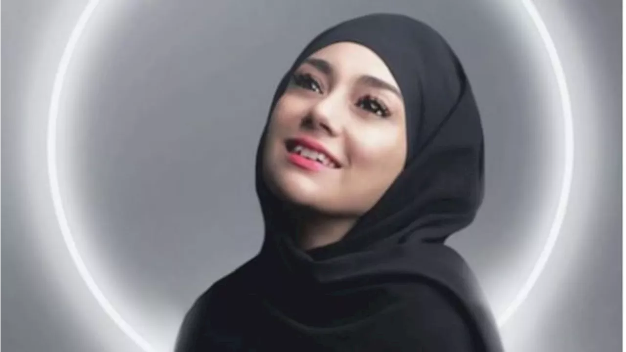 Celine Evangelista Serius Belajar Agama Islam, Umi Pipik: Kita Hargai