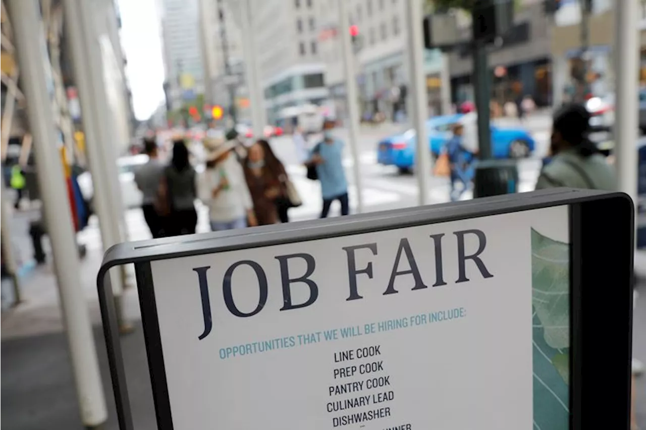 US weekly jobless claims decline as layoffs remain low