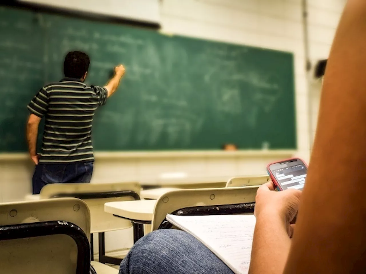 American Schools Enlist Genius Way To Keep Students Off Their Phones During Lessons