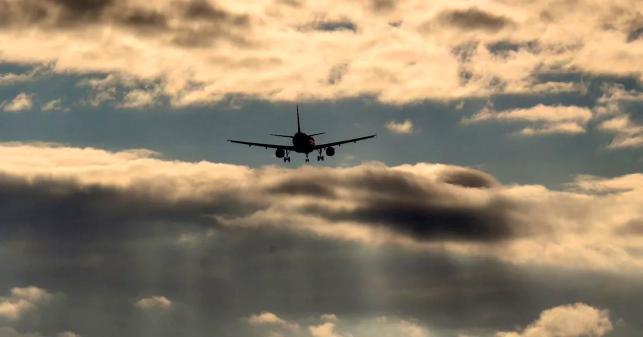 Flugzeug stoppt Flug wegen Bombendrohung auf Toilettenpapier